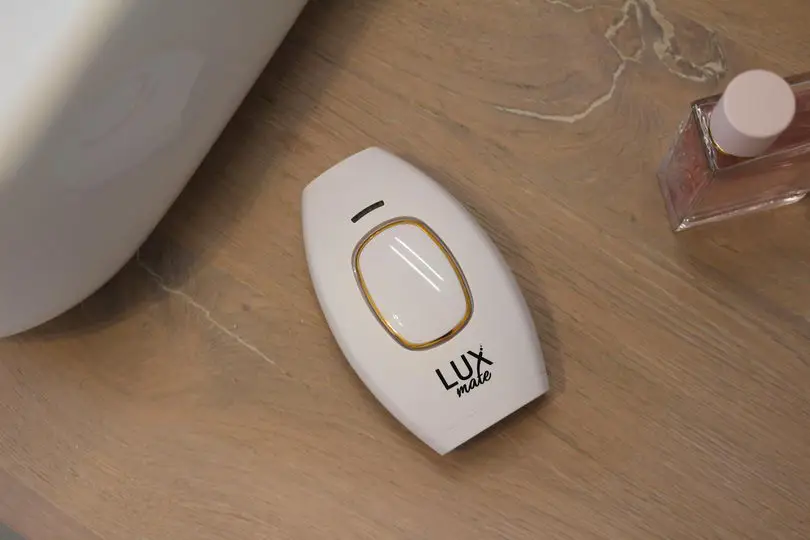Luce pulsata per dire addio ai peli superflui 2 LuxMate - epilatore a luce pulsata -010